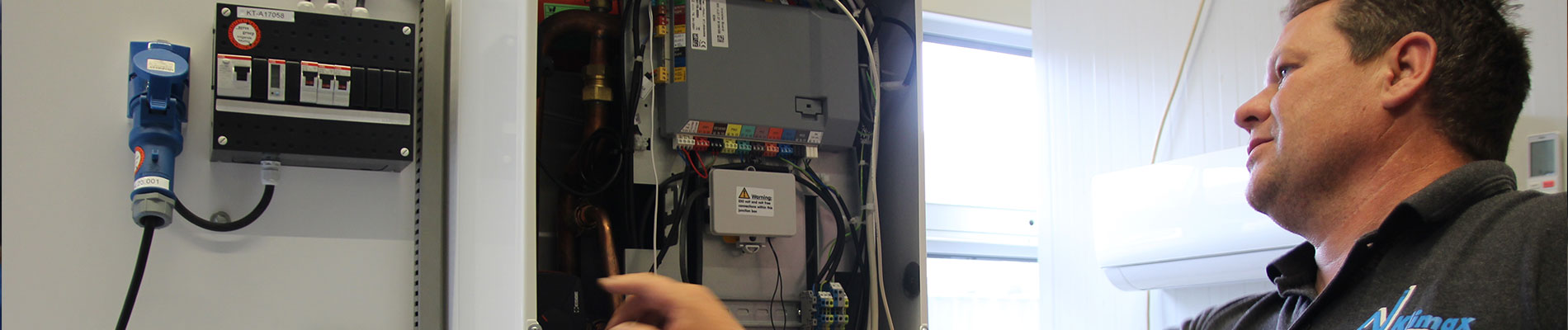 Man zit aan warmtepomp