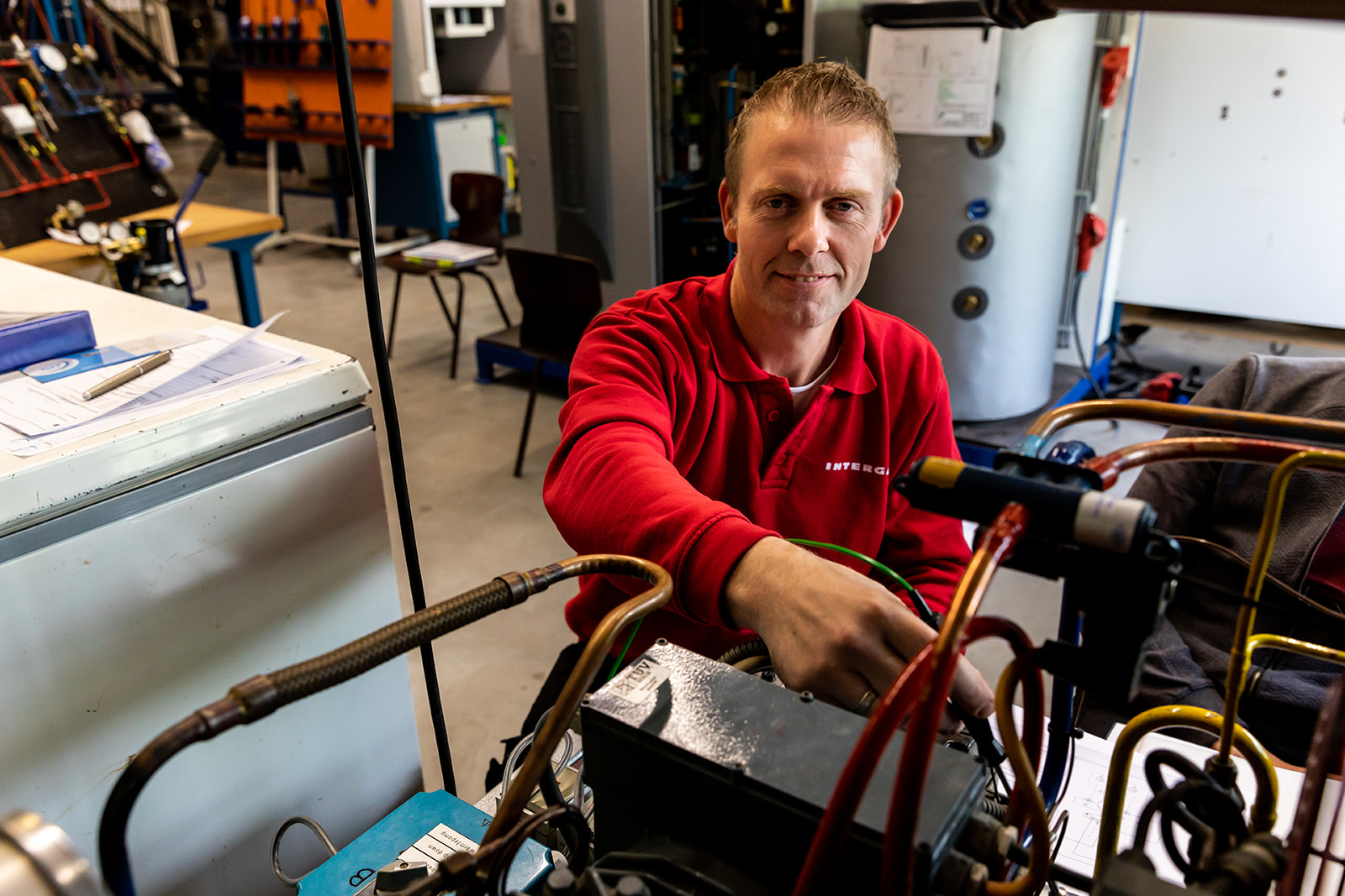 Man bezig met het Koude techniek