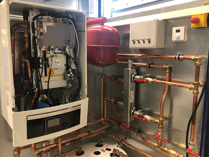 Warmtepomp met leidingen